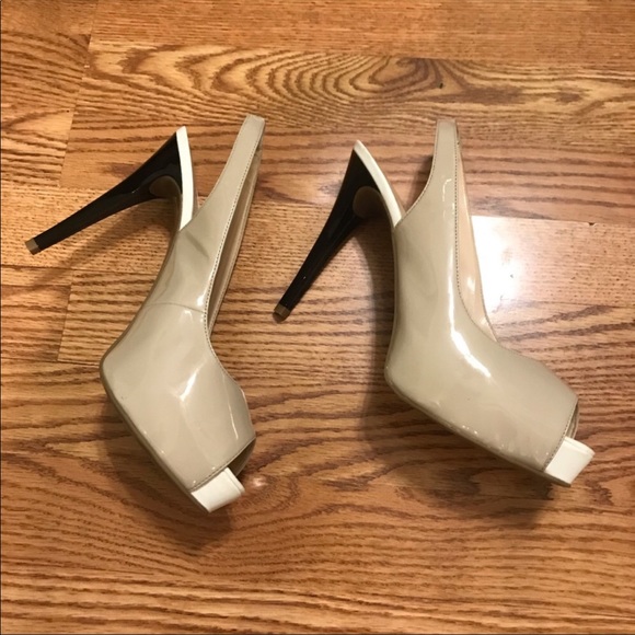 GUESS Nude Peep Toe Patent Leather Pumps 9.5 - Picture 4 of 7